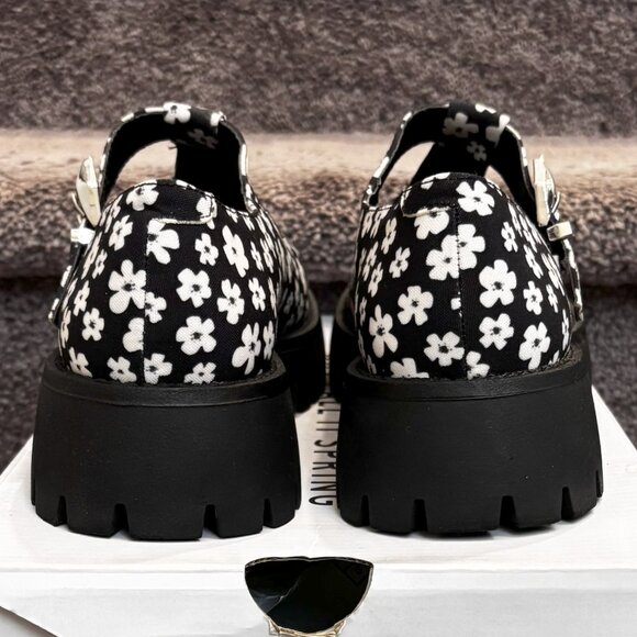 Call It Spring Amelyaa Mary Janes - Ladies Floral blu & wht Sz 7.5  NEW W/ BOX - Picture 10 of 12